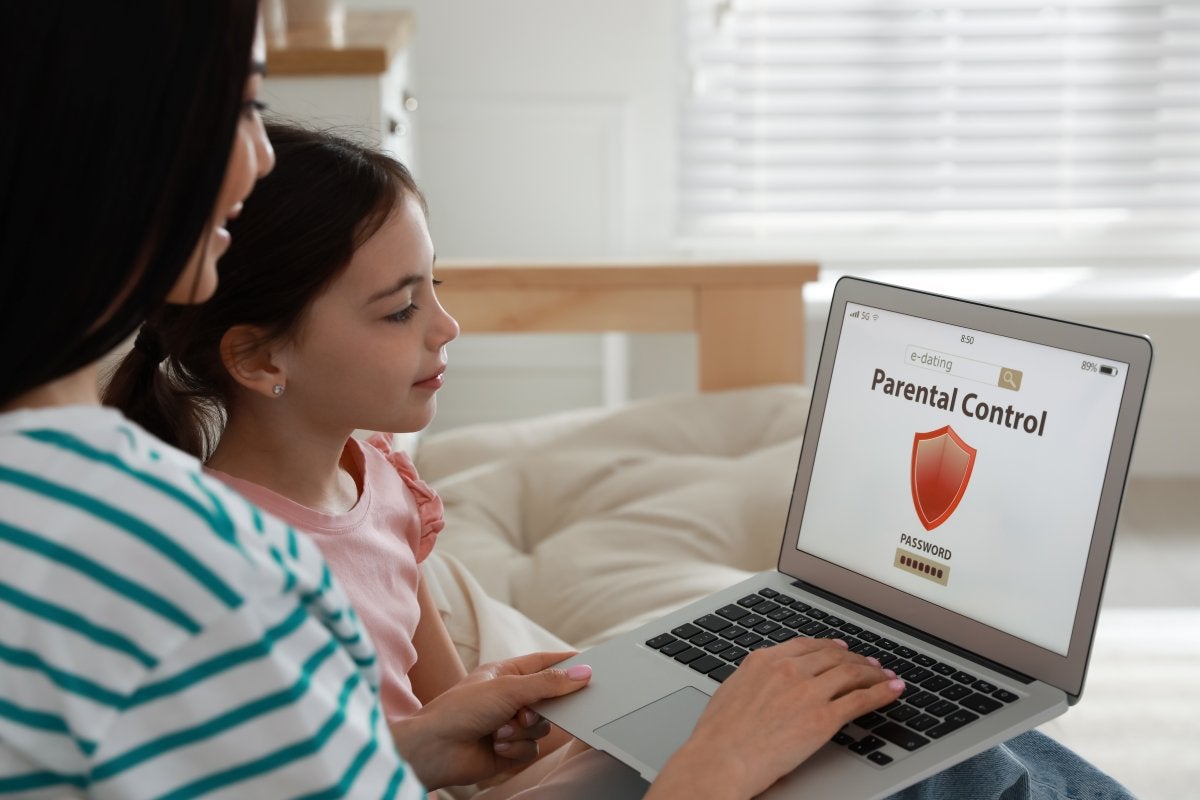 Soy padre, ¿cómo puedo proteger la privacidad de mis hijos por internet?